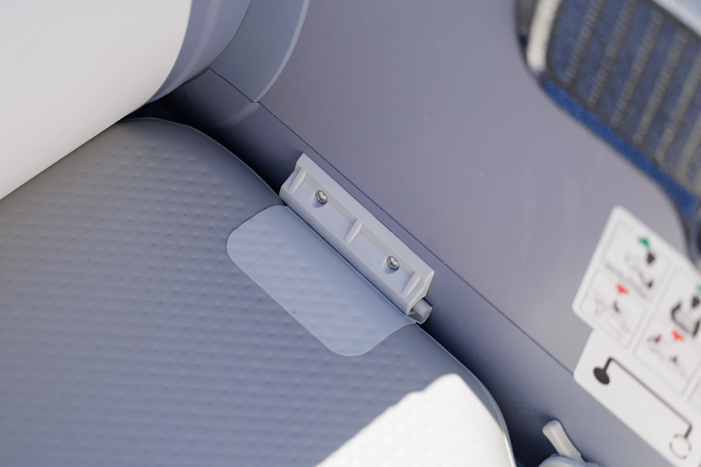 Detail van de luchtbodem van een Zodiac Cadet 270 Aero rubberboot