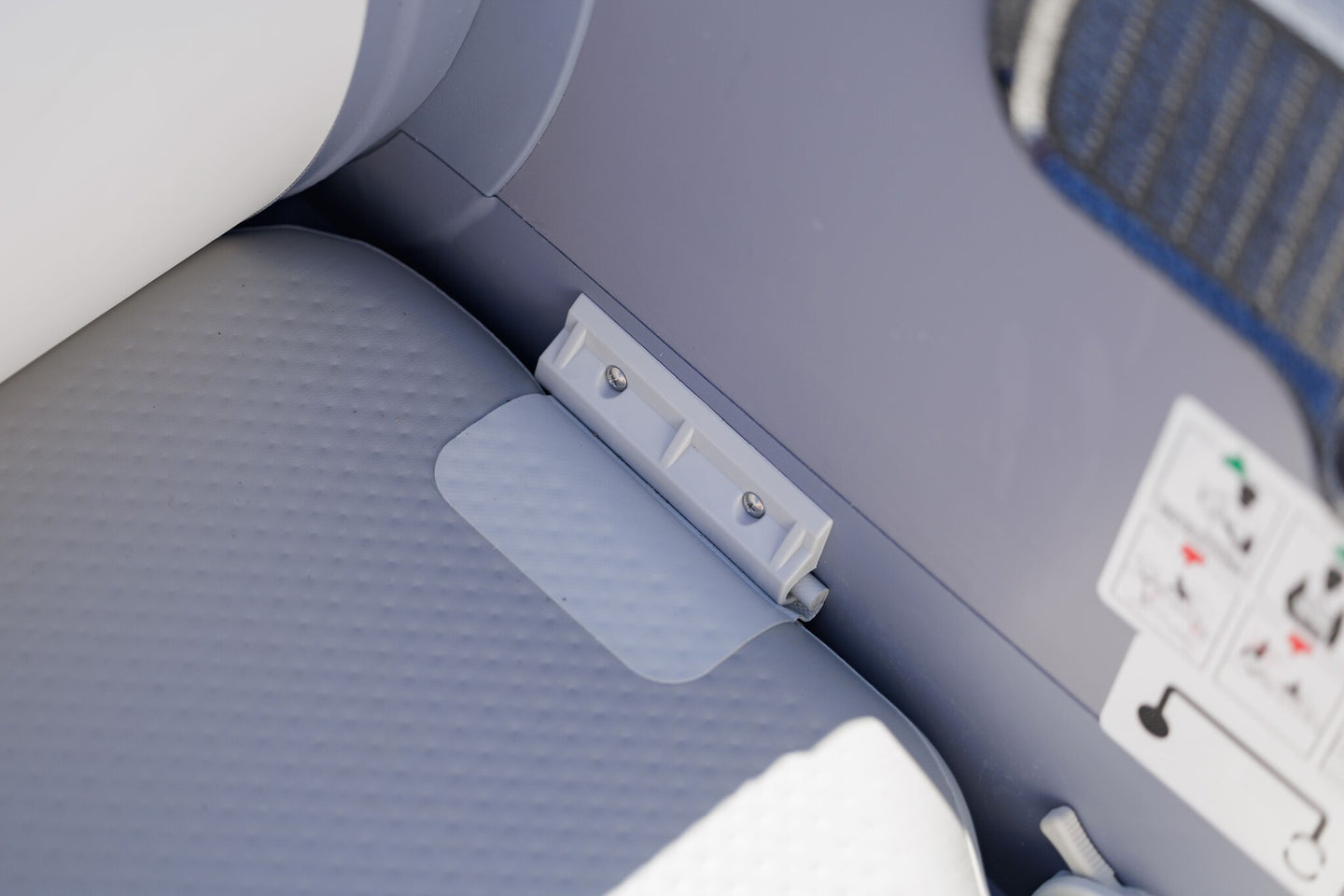 Detail van de luchtbodem van een Zodiac Cadet 270 Aero rubberboot